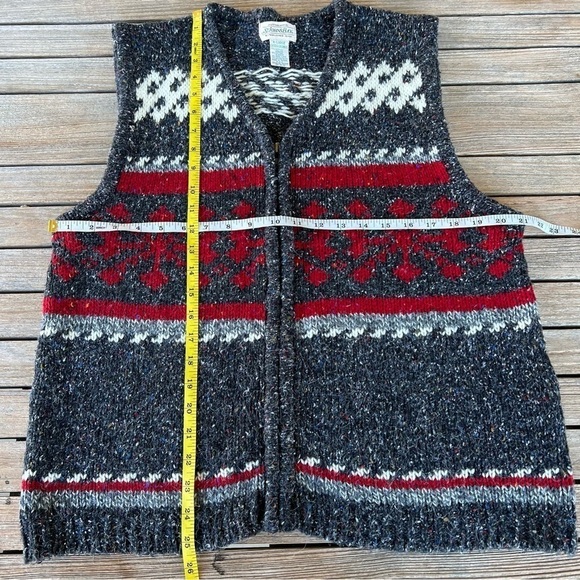 VTG St John’s Bay Fair Isle Snowflake Sweater Vest Red Gray Wool Blend XL Taiwan - Picture 12 of 12